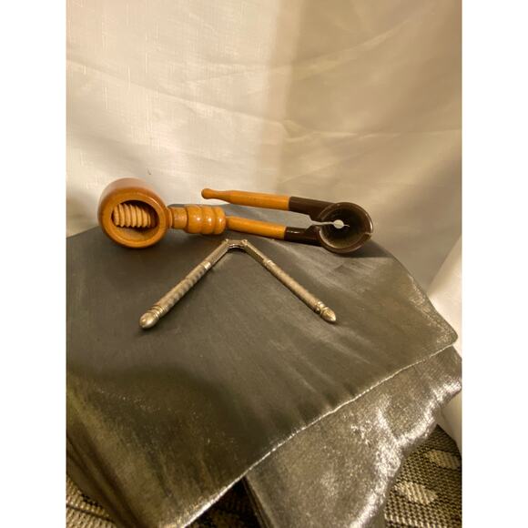 Set of 3 Vintage Nut Cracker Tools All Different, vice, screw and classic VGUC - Picture 3 of 16